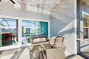 Terrace/patio - Dog friendly house with hot tub and pool (Cape Coral)