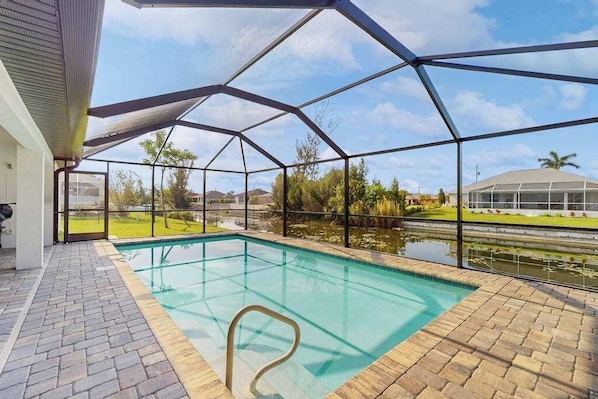Pool - Spacious Canal-Front home with private pool, lanai, Game Room (Cape Coral)