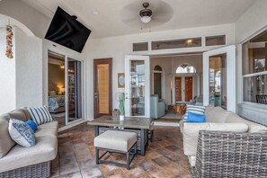 Interior - Waterfront Paradise with Pool, Spa, Kayaks, Bikes, Game Room & more (Cape Coral)