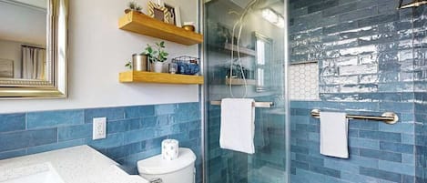 Shower, hair dryer, towels