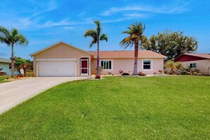 Exterior - Inviting home w/ screened pool, lovely patio & upgraded interior - beach nearby (Englewood)