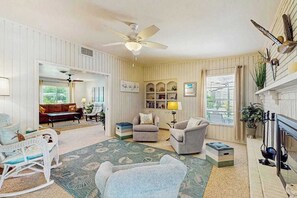 TV, DVD player, offices - Outdoor paradise on waterway with pool and spa, beach gear, and dog friendly (Englewood)
