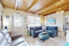 TV, offices - Canal-front condo with private docks, heated pool, private beach access, BBQ (Englewood)