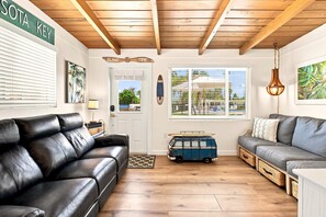 TV, offices - Canal-front condo with private docks, heated pool, private beach access (Englewood)