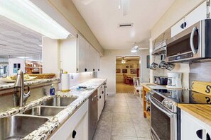 Fridge, microwave, oven, stovetop - Luxurious single-level retreat w/ indoor pool, game room, and modern comforts (Fort Myers)