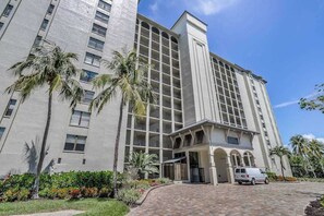 Exterior - Bayfront escape with beach access, and panoramic coastal views (Fort Myers)