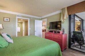 2 bedrooms, desk, iron/ironing board, WiFi - Bayfront escape with beach access, and panoramic coastal views (Fort Myers)
