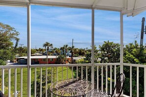 Property grounds - Beautiful duplex with private W/D, WiFi, & close to the beach (Englewood)