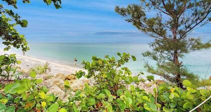 Coastal Manasota Key Quadruplex, Dog-Friendly Studio, Snowbird Specials (Unit C)