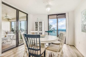 Dining - Oceanfront condo with pool, fast WiFi, & amazing view - snowbird-friendly (Naples)