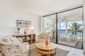 TV, offices - Oceanfront condo with pool, fast WiFi, & amazing view - snowbird-friendly (Naples)