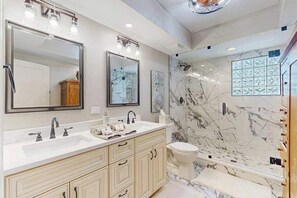 Shower, hair dryer, towels - NEWLY RENOVATED:Luxurious Living and Open Concept W/ Pool on your Naples Retreat (Naples)