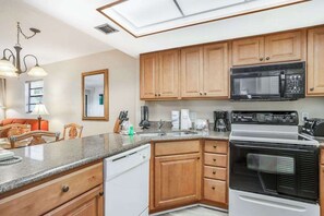 Fridge, microwave, oven, stovetop - Ideal Naples Getaway W/ Shared Pool, Tennis Courts, & Central AC (Naples)