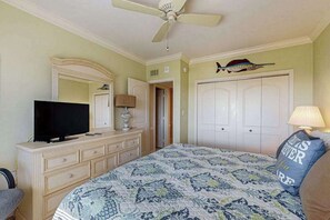 WiFi, bed sheets - 10th-floor apt w/direct ocean views, private beach access, on-site pool, tennis (Bonita Springs)