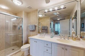 Douche, serviettes fournies