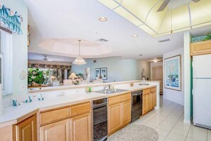 Fridge, microwave, oven, stovetop - Ground-floor condo on the golf course with decks, pools & AC - snowbird-friendly (Bonita Springs)