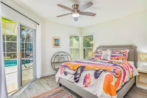 3 bedrooms, desk, iron/ironing board, WiFi - Beautiful home with private pool & lanai - near beaches & parks (Bonita Springs)