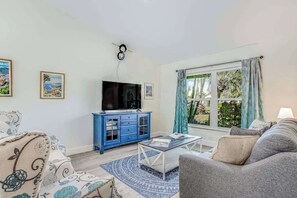 TV, offices - Beautiful home with private pool & lanai - near beaches & parks (Bonita Springs)