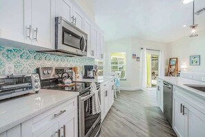 Fridge, microwave, oven, stovetop - Beautiful home with private pool & lanai - near beaches & parks (Bonita Springs)