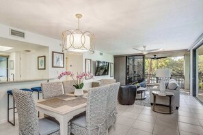 Dining - 2nd-floor condo with private beach access, lanai, and access to heated pool (Bonita Springs)