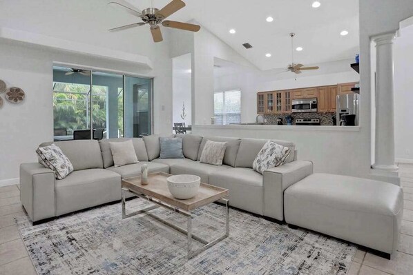 TV, offices - Modern Oasis with Pool, AC & WiFi, Minutes to Gulf Beaches! (Bonita Springs)