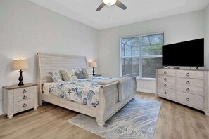 3 bedrooms, desk, iron/ironing board, WiFi - Modern Oasis with Pool, AC & WiFi, Minutes to Gulf Beaches! (Bonita Springs)