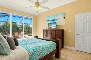 3 bedrooms, desk, iron/ironing board, WiFi - Waterfront home with private heated pool, dock, firepit, grill, bikes, fireplace (Bonita Springs)