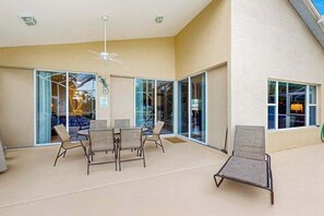 Outdoor dining - Waterfront Home with Private Pool & Great Views - Close to Golf & Naples Beach (Naples)