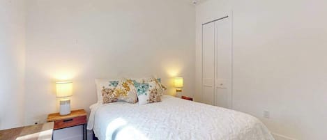 4 Schlafzimmer, Schreibtisch, Bügeleisen/Bügelbrett, WLAN