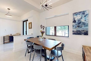 Dining - Luxurious home with modern interior with wifi and beautiful pool (Bonita Springs)