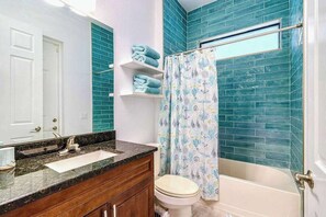 Shower, hair dryer, towels - Spacious, dog friendly home with pool, on waterway within minutes to the Gulf (Bokeelia)