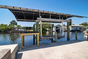 Marina - Spacious, dog friendly home with pool, on waterway within minutes to the Gulf (Bokeelia)