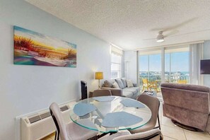TV, offices - Gulf view studio with shared pool, steps to the beach, and internet (Bonita Springs)