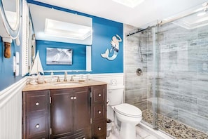 Shower - Canal-front home w/ private pool, hot tub, dock & kayaks/paddleboards -1 dog OK (Cape Coral)