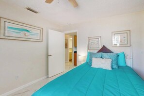 4 bedrooms, iron/ironing board, WiFi, bed sheets - Canal-Front Gem w/ Private Pool & Boat Dock - Great Cape Coral Locale (Cape Coral)