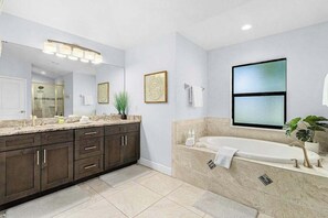 Shower, hair dryer, towels - Dog-friendly (hypoallergenic), Heated pool, Game Room, Smart T.V.'s and More (Cape Coral)