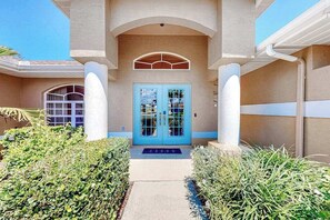 Exterior detail - Canal-front home with private heated pool, pool spa, dock, kayaks, grill, 1 bike (Cape Coral)