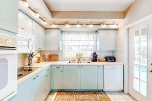 Fridge, microwave, oven, stovetop - Canal-front home with private heated pool, pool spa, dock, kayaks, grill, 1 bike (Cape Coral)