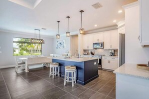 Fridge, microwave, oven, stovetop - Gorgeous home with heated pool, lanai, grill, and washer/dryer (Cape Coral)