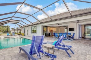 Pool - Gorgeous home with heated pool, lanai, grill, and washer/dryer (Cape Coral)