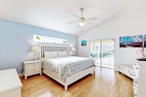 3 bedrooms, iron/ironing board, WiFi, bed sheets - Luxury home w/private heated pool in the heart of Cape Coral (Cape Coral)