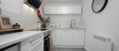 Apartment, 1 Double Bed with Sofa bed, Non Smoking | Private kitchen