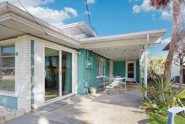 Exterior - Old Florida bungalow with WiFi, AC, washer/dryer, & patio - walk to beach (Englewood)