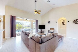 TV, table football, offices - Waterfront home with screened pool, patio, grill, foosball, AC, & W/D (Cape Coral)