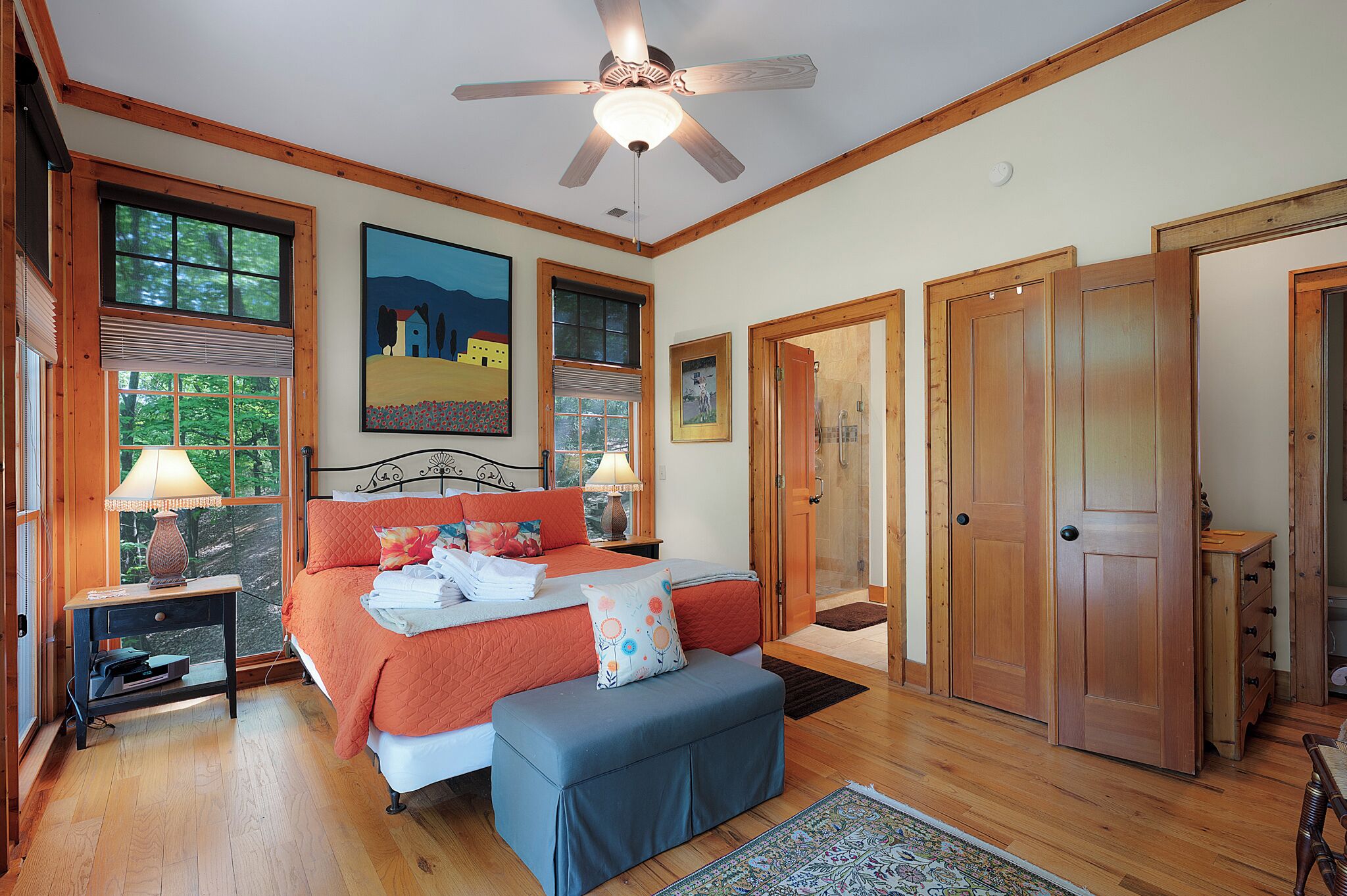 4 bedrooms, iron/ironing board, WiFi, bed sheets