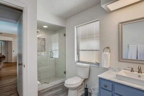Shower, towels - One-level home in quiet location with private pool, central AC & open layout (Englewood)