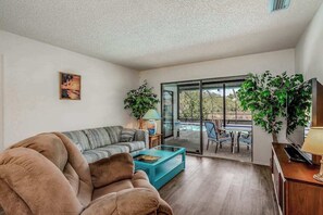 TV, offices - One-level home in quiet location with private pool, central AC & open layout (Englewood)