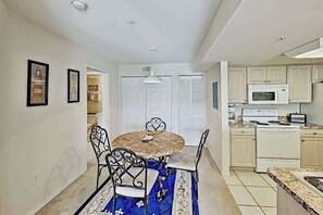 Dining - Dog-friendly lake-view getaway with pool & all-suite layout - walkable locale (Cape Coral)