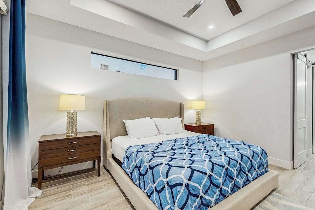 4 bedrooms, iron/ironing board, WiFi, bed sheets