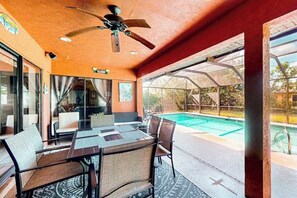 Dining - Coastal home near downtown w/ private pool, patio, grill, W/D, cable-Dogs ok (Cape Coral)